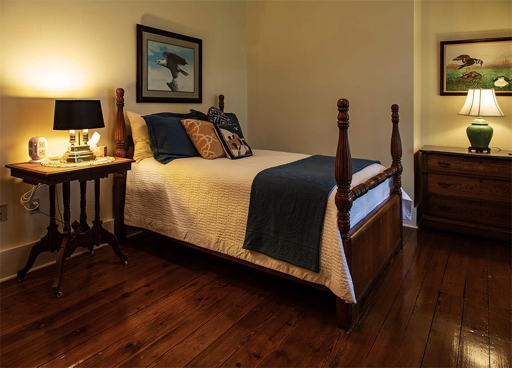 Traveler's room, double bed with white and blue bedding